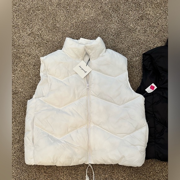 2- brand new puffy vests - Picture 2 of 8